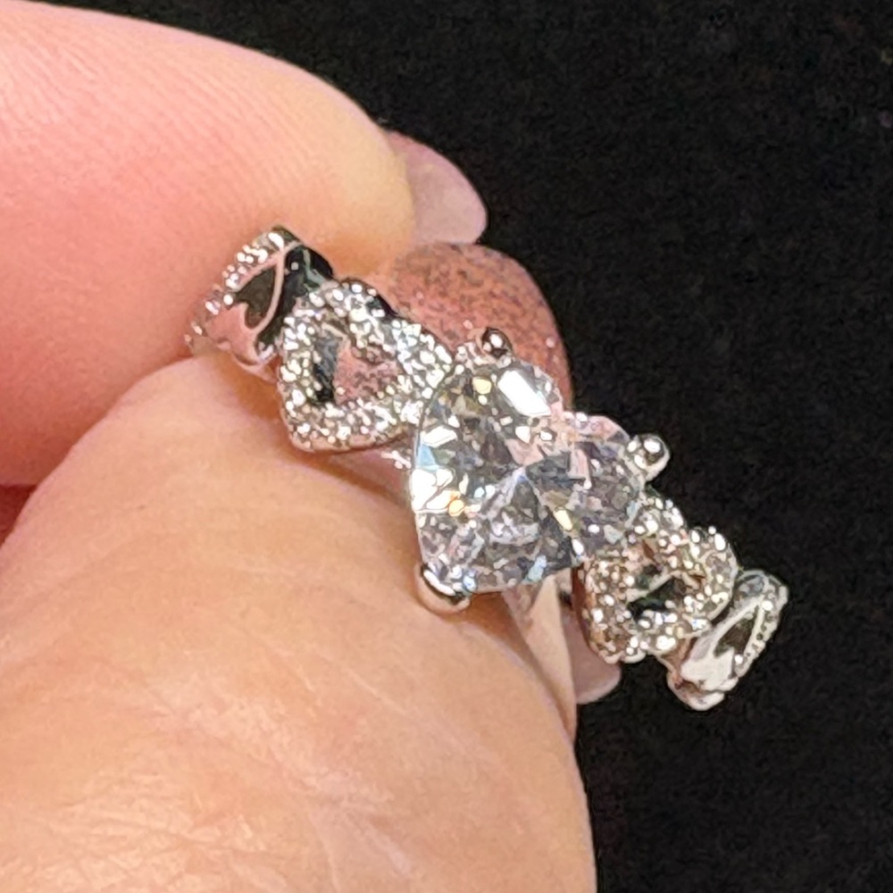 ❤️Elegant Silver and Heart Ring NWT